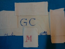 Lot De Monogrammes Decoupes Dans Des Draps -serviettes Ou Autre - Altri & Non Classificati