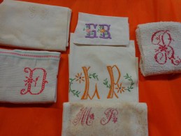 Lot De Monogrammes Decoupes Dans Des Draps -serviettes Ou Autre - Autres & Non Classés