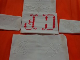 Lot De Monogrammes Decoupes Dans Des Draps -serviettes Ou Autre - Altri & Non Classificati