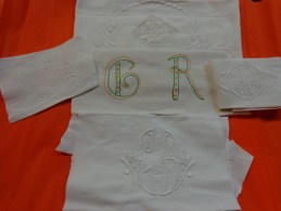 Lot De Monogrammes Decoupes Dans Des Draps -serviettes Ou Autre - Altri & Non Classificati