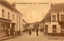 CPA - FAUQUEMBERGUES (62) - Aspect De La Route D'Amiens Et De L'Estaminet Garbe Dans Les Années 20/30 - Fauquembergues