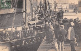 Dieppe     76     Le Port  ( Année 50) - Dieppe