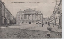 CPA Condé-sur-l'Escaut - La Place De L'Hôtel-de-Ville (avec Animation) - Conde Sur Escaut