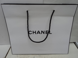 CHANEL :SAC PARFUM   29 CM X 25 CM  VOIR ET LIRE §§( PAS PAYPAL) - Miniatures Femmes (sans Boite)