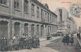 TOUT PARIS ( 18ème ) - Sortie Des Ecoles De La Rue Du Mont-Cenis       ( Rare ) - Distretto: 18