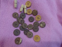 Lot De Boutons Bois Ou Imitation Bois- - Buttons