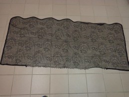 Dentelle Sur Tulle Noire 67x 150 Cm Environ - Laces & Cloth