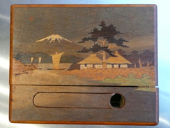 JAPON - Boîte à Système - Marqueterie à Décor Du Fuji Yama - 1re Moitié XXe - Aziatische Kunst