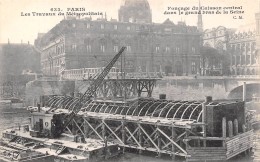 Paris    75    Construction Du Métropolitain.  Fonçage D'un Caisson Dans La Seine - Métro Parisien, Gares