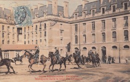 Paris    75    Manœuvre De La Garde Républicaine Dans La Cour Des Célestins - Otros & Sin Clasificación