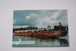 New Zealand. Maori War Canoe.  Old Postcard   - Rowing - Rowing