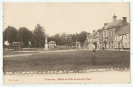 Chaulnes  (80.Somme) Hôtel De Ville Et Grande Place - Chaulnes