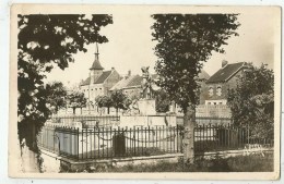 Chaulnes  (80.Somme) Monument Aux Morts Et Place De La Mairie - Chaulnes