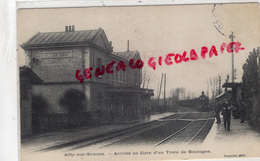 80 -  AILLY SUR SOMME - ARRIVEE EN GARE D' UN TRAIN DE BOULOGNE - Ailly Sur Noye