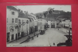 Cp Remiremont La Place De La Courtine Et Le Parmont Animé N 68 - Remiremont