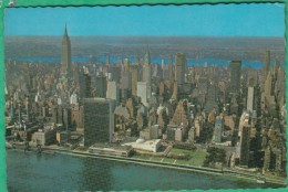 Etats Unis - New York City - United Nations Building With East River, Showing Empire State Building At Left And Chrysler - Panoramische Zichten, Meerdere Zichten