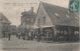 76 - CLERES - La Mairie Et La Vieille Halle Le Jour Du Marché - Clères