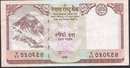 NEPAL P61b 10 RUPEES  2010 Signature 16  XF NO P.h. ! - Nepal