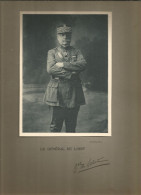 Photographie Dédicacée , 19 X 14 Sur Support 32.5 X 25 , Militaria , Le Général DE LOBIT , Frais France : 3.35€ - Fotos Dedicadas