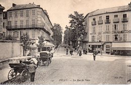 03.....ALLIER....VICHY....LA RUE DE PARIS....‹(•¿• - Vichy