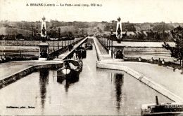 N°52552 -cpa Briare -le Pont Canal- - Péniches