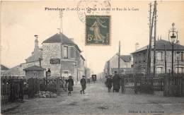 95 - VAL D'OISE / Pierrelaye - Passage à Niveau Et Rue De La Gare - Animée - Pierrelaye