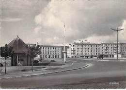 29 - BREST : Rue Amiral Reveillère Et Hotel De France - CPSM Dentelée Noir Blanc GF 1961 - Finistère - Brest