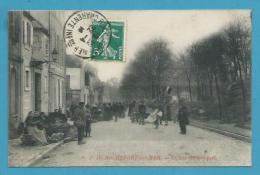 CPA G.P. 46 - Marchands Ambulants Marché Rue Du Rempart ROCHEFORT-SUR-MER 17 - Rochefort