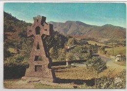 Une Jolie Croix Dans La Vallée. - Monuments