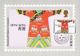 HONG-KONG CARTE MAXIMUM NUM. YVERT 523 COSTUMES CHINOIS HISTORIQUE - Cartes-maximum