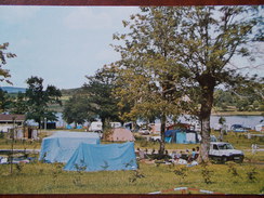 63 - SAINT-GERVAIS D'AUVERGNE - Le Camping Dominant Le Plan D'eau. (les Tentes - Les Caravanes) - Saint Gervais D'Auvergne