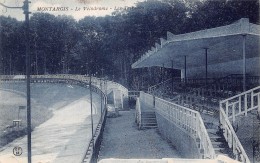 Montargis  45     Le Vélodrome. Les Tribunes - Montargis