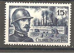 FRANCE / 1956 / Y&T N° 1052 ** : Colonel DRIANT  Traçe Charnières - Unused Stamps
