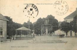 SARRE UNION       PLACE DE LA REPUBLIQUE    FONTAINE   KIOSQUE - Sarre-Union