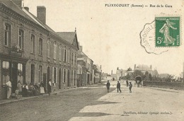 Flixecourt ( (80.Somme)  La Rue De La Gare - Flixecourt