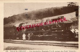 71 - LE CREUSOT - USINES- UNE LOCOMOTIVE MOUNTAIN PLM SORTANT DES ETS. SCHNEIDER - GROS PLAN - Le Creusot