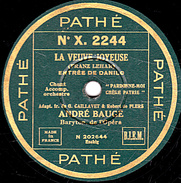 78 T. - 25 Cm - état  B - ANDRE BAUGE - LA VEUVE JOYEUSE  PARDONNE-MOI CHERE PATRIE - RÊVE DE VALSE OUI, C'EST UNE VALSE - 78 T - Disques Pour Gramophone