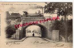 85 - LA ROCHE SUR YON - LE PONT DU CHEMIN DE FER - RUE DES SABLES - BELLE CARTE PRECURSEUR   1903 - La Roche Sur Yon