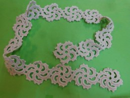 Travail Ancien Au Crochet  (rosace Diametre 6cm Pour Decor De Tricot Ou Autre - Laces & Cloth