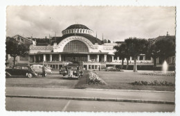 Haute Savoie - 74 - Evian Les Bains Auto Traction Citroen Devant Le Casino Et Ses Jardins - Evian-les-Bains