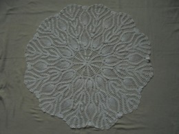 Ancien - Grand Napperon Crochet Coton Perlé - Spitzen Und Stoffe