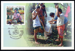 WALLIS & FUTUNA 2007 CARTE MAXIMUM TIMBRE N° 675 FEMME AVEC BOUILLOIRE, FRUITS - Cartes-maximum