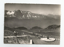 Isère - 38 - Chamrousse Le Cadran Solaire Au Fond Taillefer Et L'obiou 1957 - Chamrousse