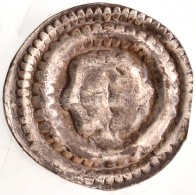 1180-1240. Bracteata Ag 'III. Béla - IV. Béla' (0,33g) T:2  
Hungary 1180-1240. Bracteata Ag 'Bela... - Non Classés