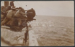 * T2/T3 1915 Osztrák-magyar Haditengerészet, Matrózok Aknát Dobnak Az SMS Blitz (?)... - Zonder Classificatie
