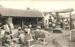 * T2 Cacak, Francesco Berbelja's Mechanical Tombstone Cutter Manufacturer's Shop, Photo - Non Classés