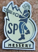 SAPEURS POMPIERS MESSERY - LANCE EAU  -                 (13) - Brandweerman