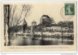 Bonnes .  Château De Touffou , Vu De La Rive Droite De La Vienne - Vouneuil Sur Vienne