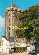 44 Oudon, Hotel-Restaurant Au Pied De La Tour, Autos Dont Renault R6.... - Oudon