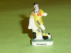 Fèves / Sports  : Personnage Foot, N° 15  Roumanie   T54 - Sport